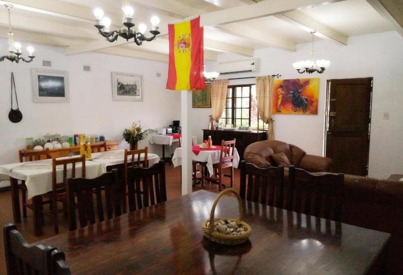 פנסיון La Familia Guest House