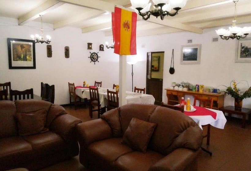 פנסיון La Familia Guest House