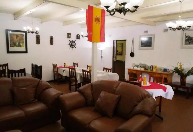 ペンション La Familia Guest House