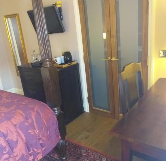 펜션 The Courtyard  At The Stenson Bubble