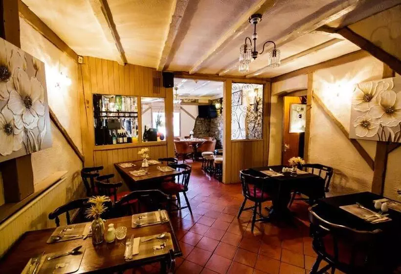 پانسیون The White Hart Inn