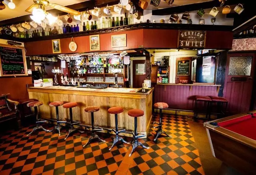 پانسیون The White Hart Inn