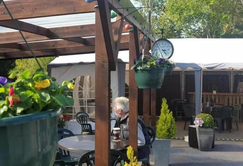 پانسیون The White Hart Inn