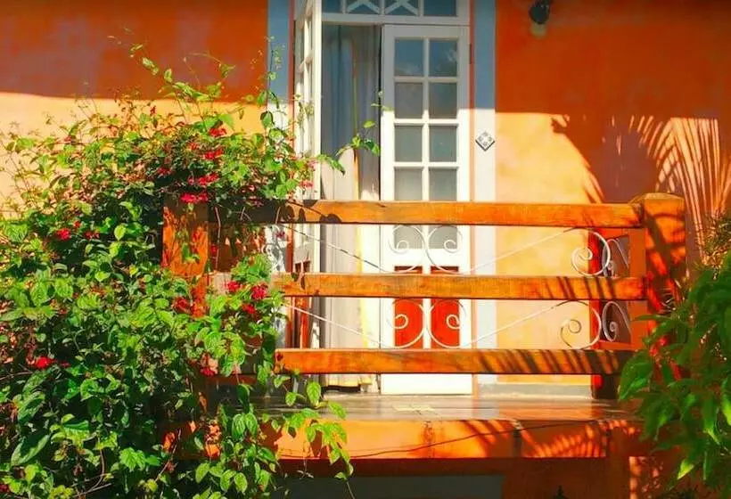 Retkeilymaja Velinn Pousada Ponta Do Pequeah