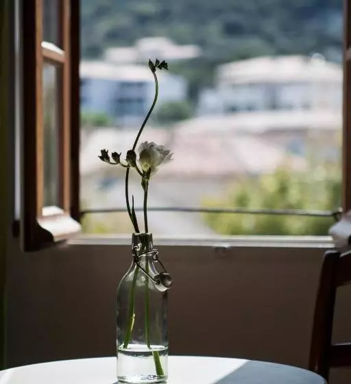 ベッドアンドブレックファースト U Castellu Guesthouse