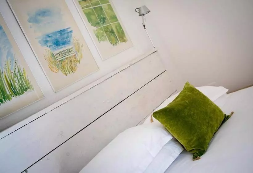 ベッドアンドブレックファースト U Castellu Guesthouse