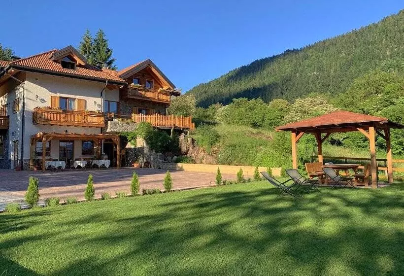 Hotelli Agriturismo Ai Castioni