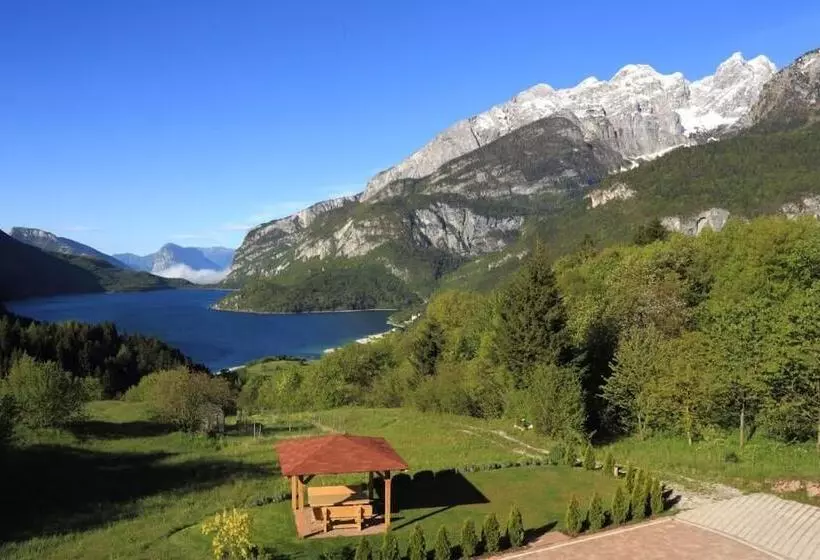 Hotelli Agriturismo Ai Castioni