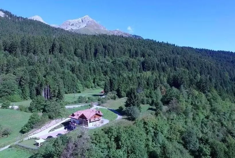 Hotelli Agriturismo Ai Castioni