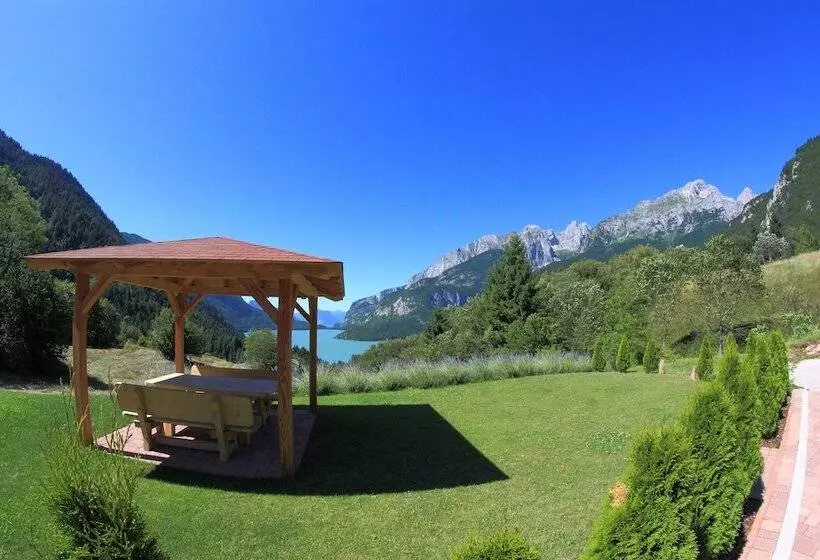 Hotelli Agriturismo Ai Castioni