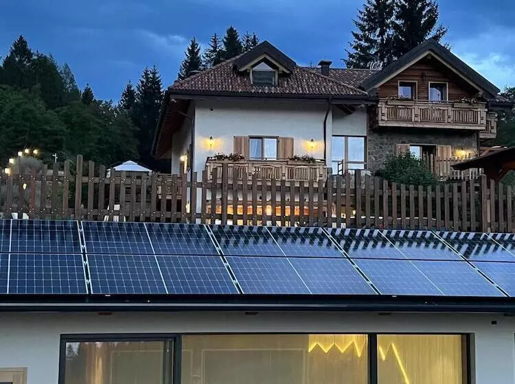 Hotelli Agriturismo Ai Castioni