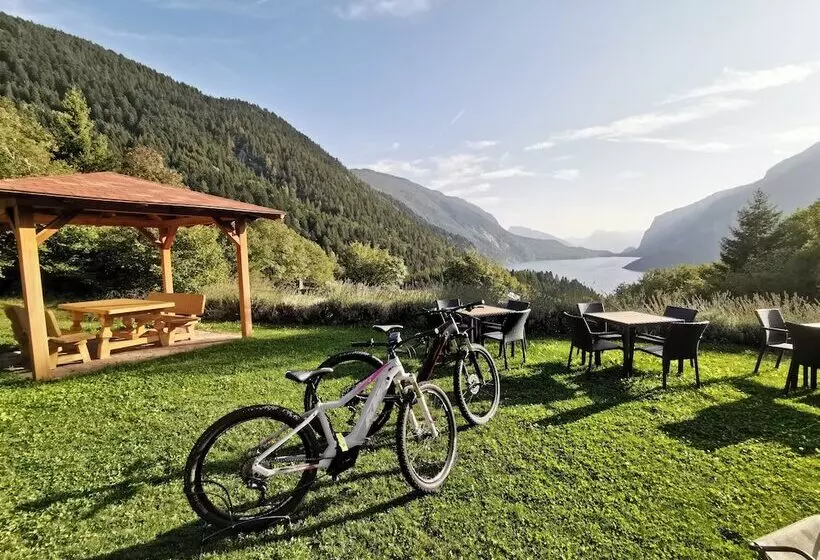 Hotelli Agriturismo Ai Castioni