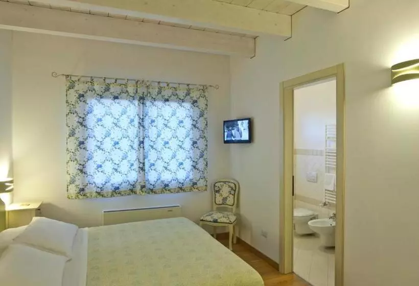 هتل L'orso E L'ape B&b