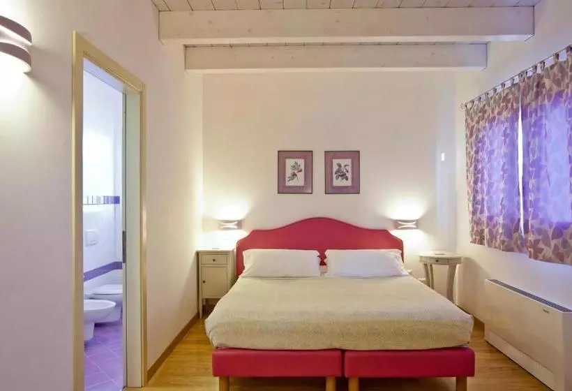 هتل L'orso E L'ape B&b