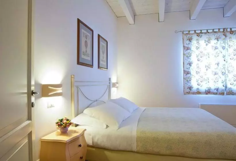 هتل L'orso E L'ape B&b