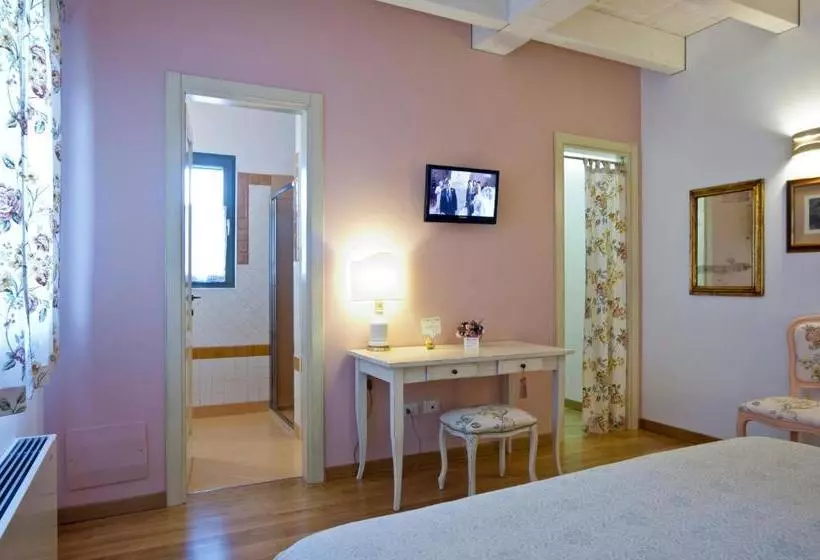 هتل L'orso E L'ape B&b