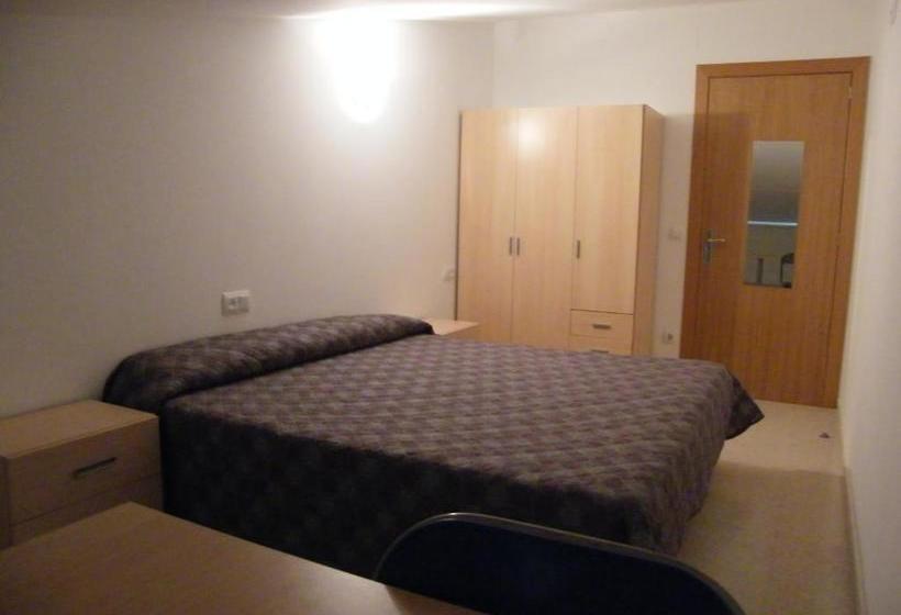 بنسيون Amolls Restaurant I Habitacions