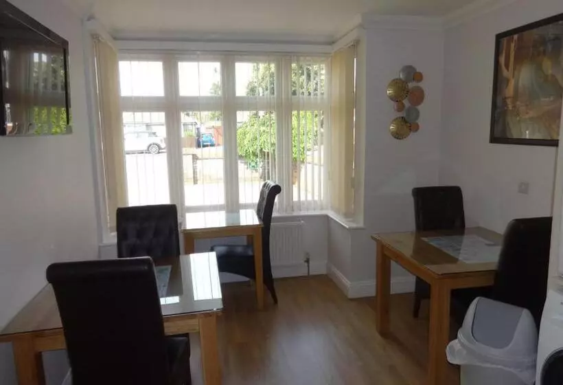 Majatalo Autumn House