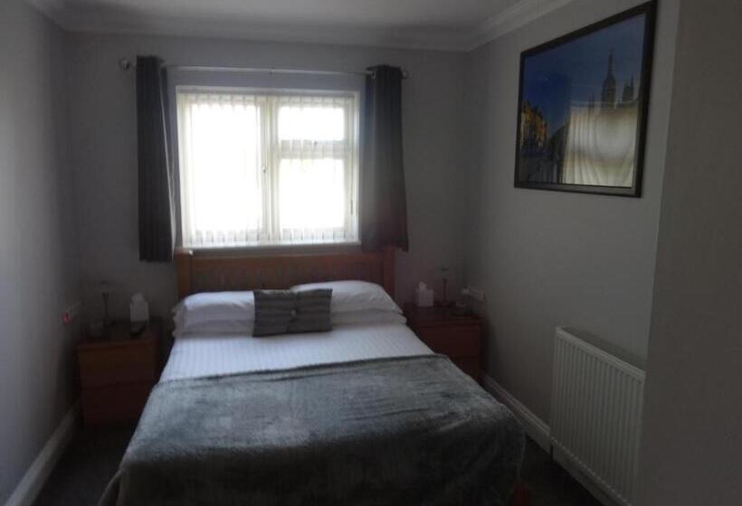 پانسیون Autumn House