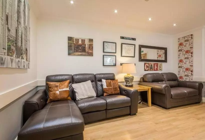 Majatalo Autumn House