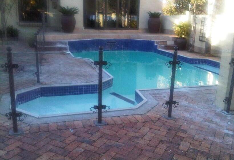 Пансион Villa Xanelle Boutique Guest House