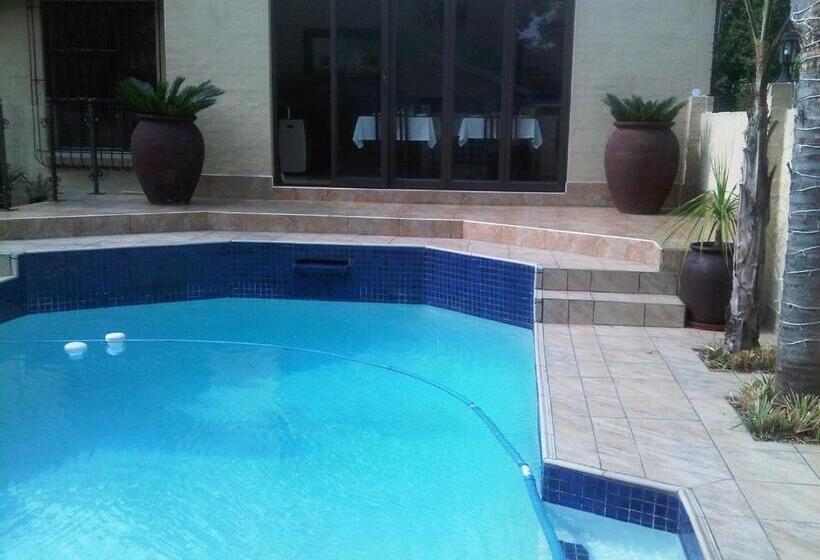 Пансион Villa Xanelle Boutique Guest House