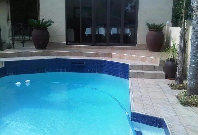 پانسیون Villa Xanelle Boutique Guest House