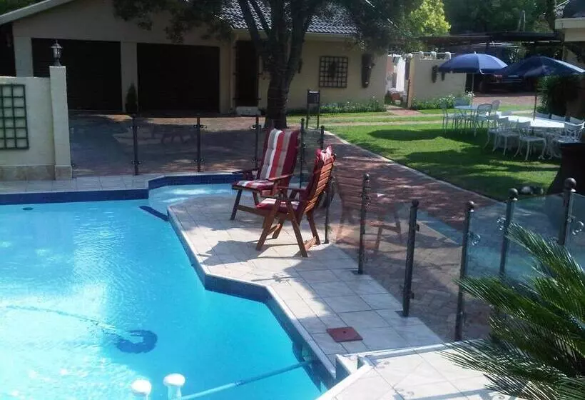 پانسیون Villa Xanelle Boutique Guest House