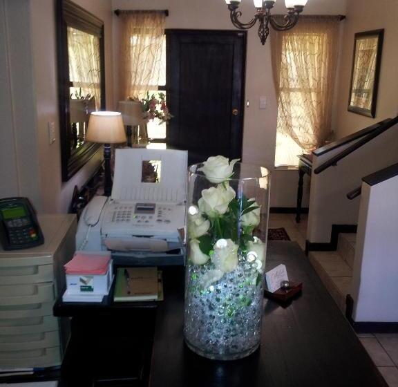 Пансион Villa Xanelle Boutique Guest House