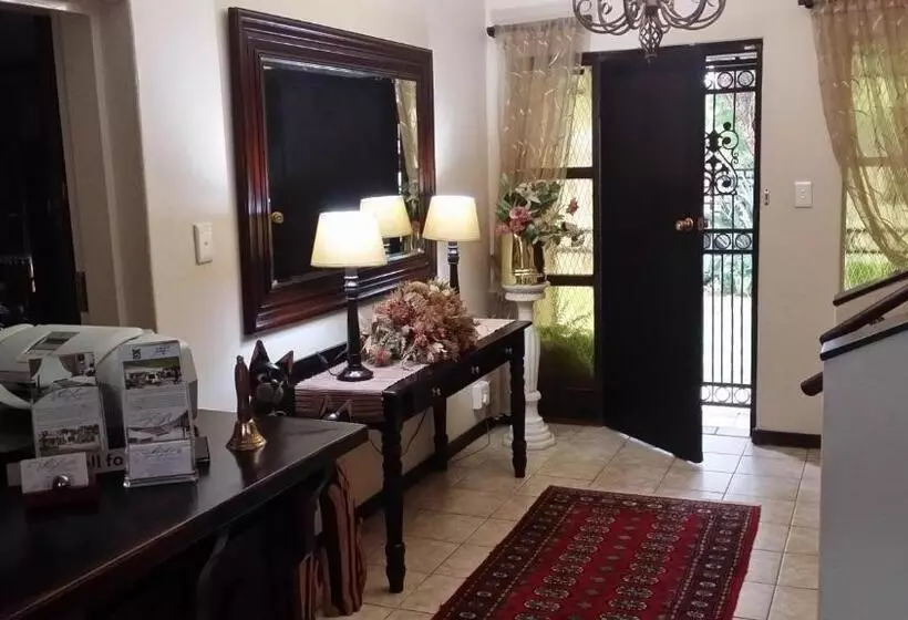 پانسیون Villa Xanelle Boutique Guest House