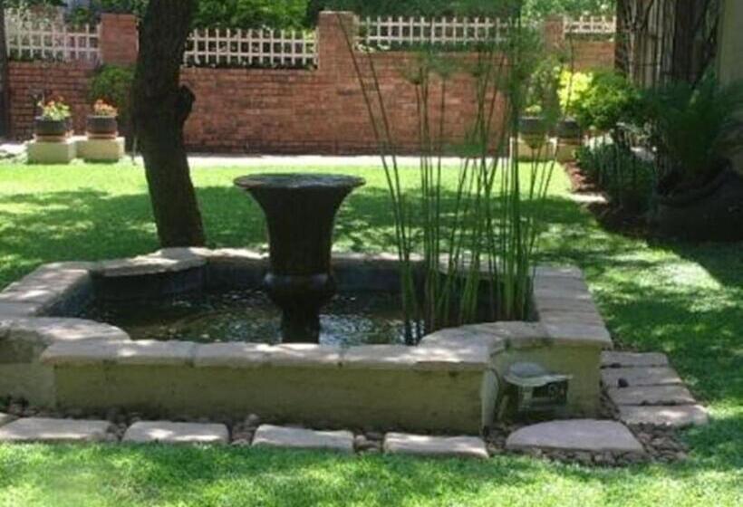 Пансион Villa Xanelle Boutique Guest House