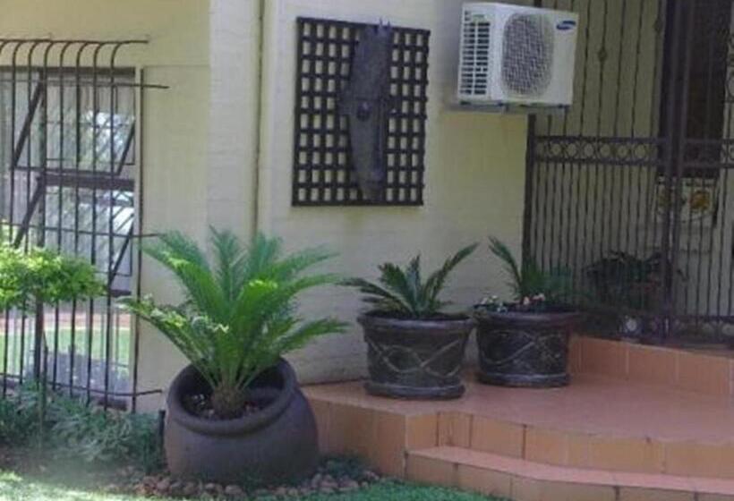 Пансион Villa Xanelle Boutique Guest House