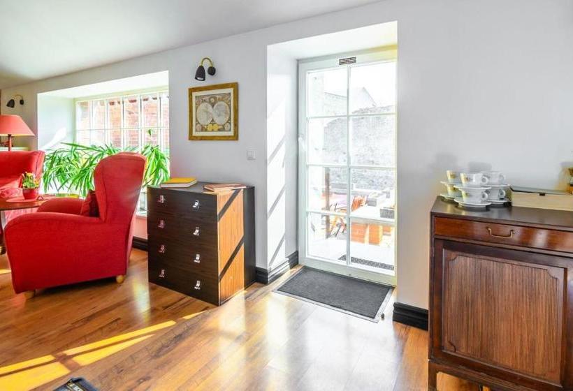 هاستل Hermannuse Maja