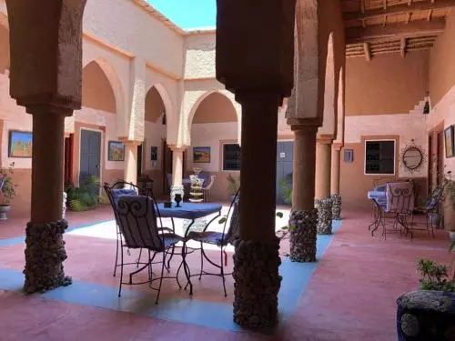 تختخواب و صبحانه Riad Nkob