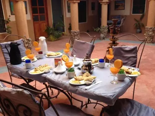 تختخواب و صبحانه Riad Nkob
