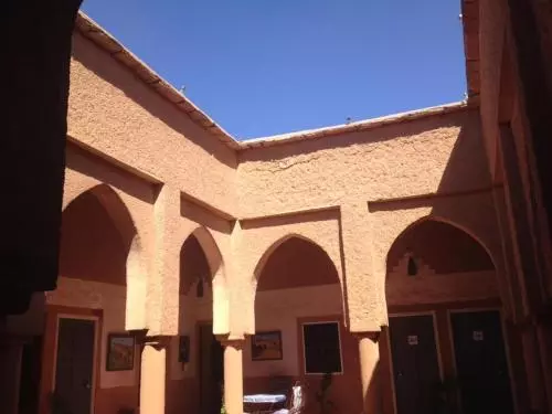 تختخواب و صبحانه Riad Nkob