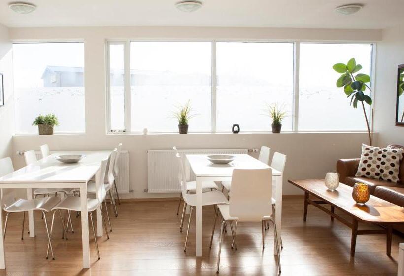 پانسیون Lyngás Guesthouse