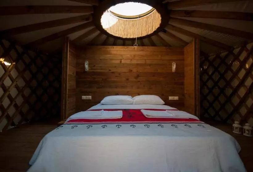 Retkeilymaja Chakra Beach Kabak