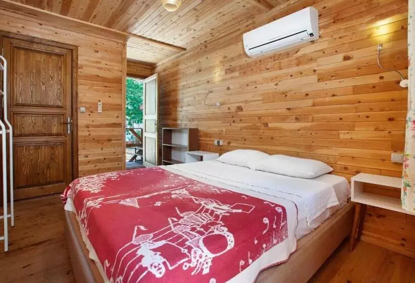 Retkeilymaja Chakra Beach Kabak