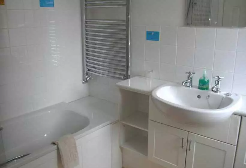 Majatalo Cranston House