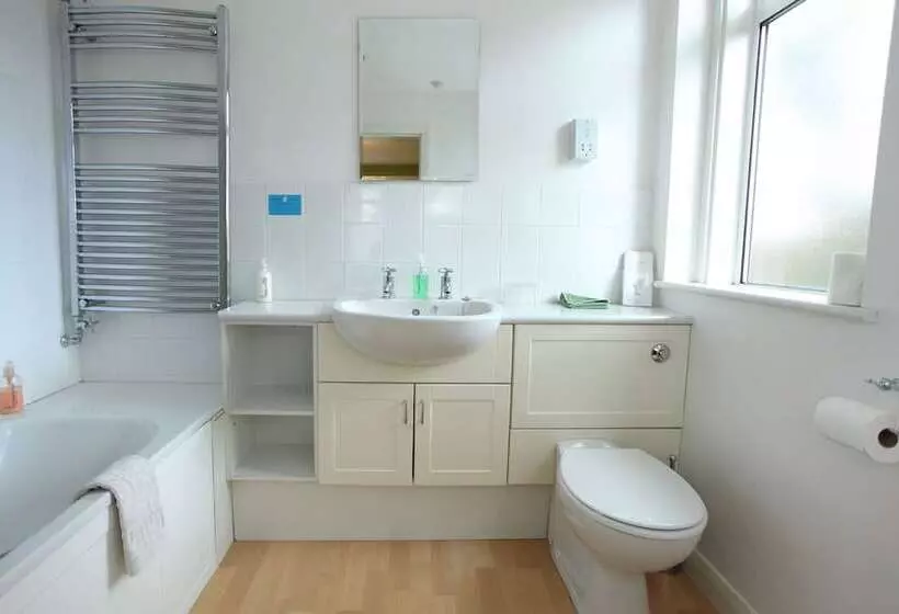 Majatalo Cranston House