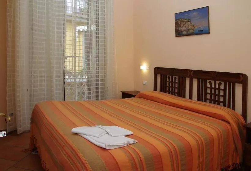 ペンション Dolcevitasorrento Guest House