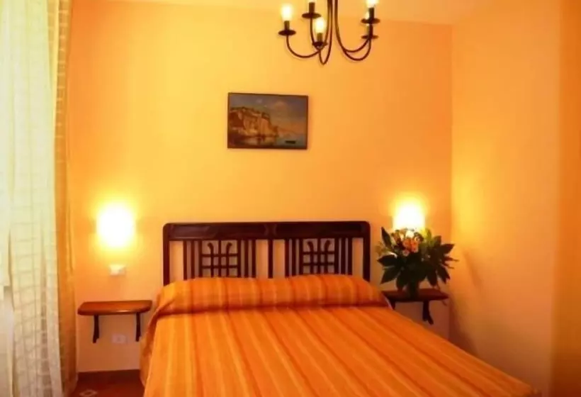 ペンション Dolcevitasorrento Guest House