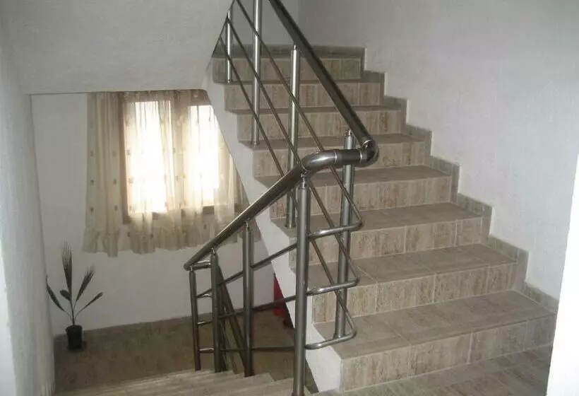 پانسیون Guest Rooms Vachin