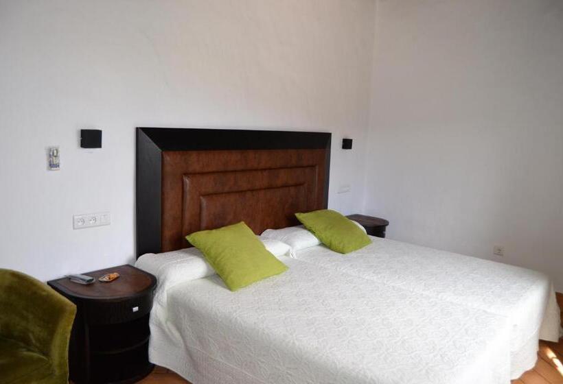 Apartamentos Turísticos   Hostal Los Alisos