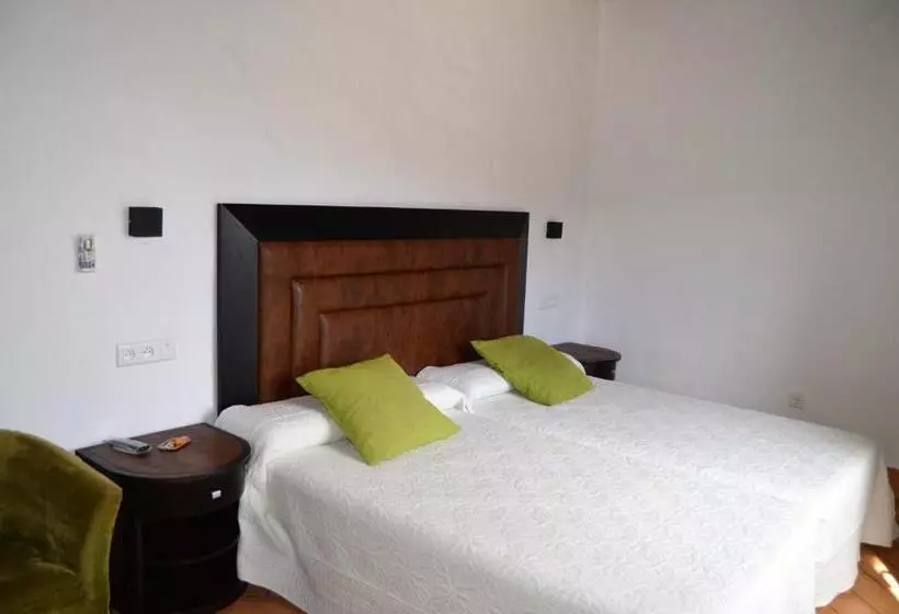 Apartamentos Turísticos   Hostal Los Alisos