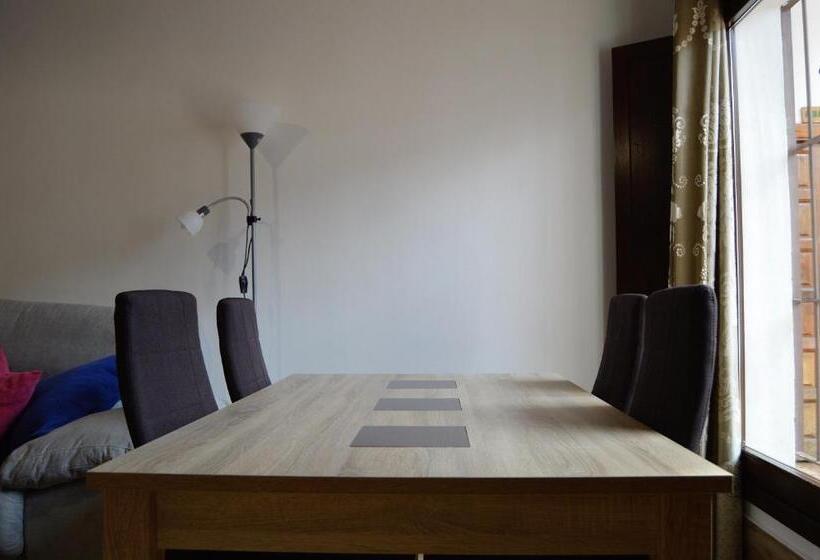 Apartamentos Turísticos   Hostal Los Alisos