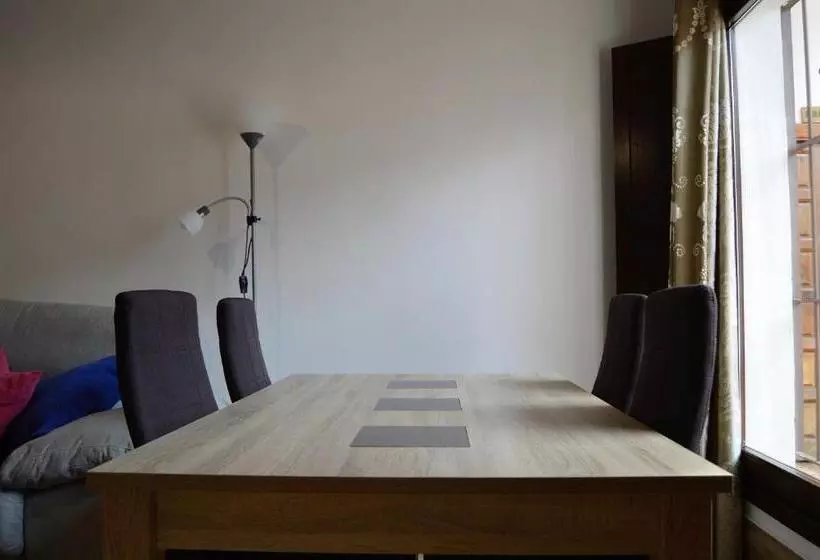 Apartamentos Turísticos   Hostal Los Alisos