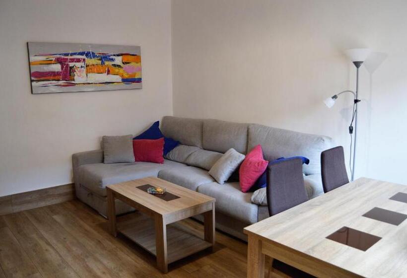 Apartamentos Turísticos   Hostal Los Alisos