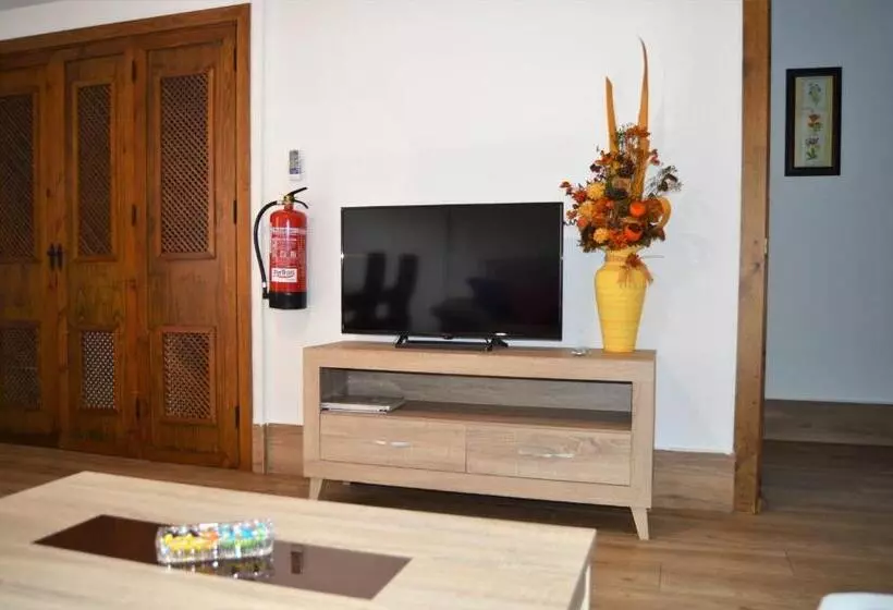 Apartamentos Turísticos   Hostal Los Alisos